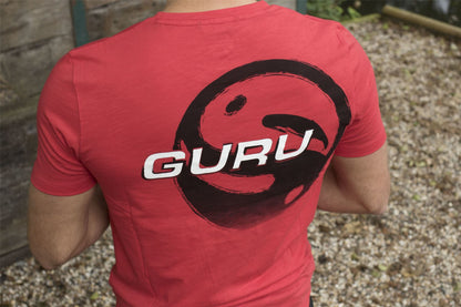 T-shirt rouge avec logo pinceau Guru